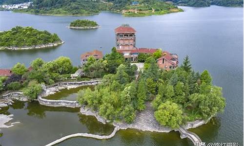 夏天哪里旅游最好凉快_夏天去哪个地方旅游凉快